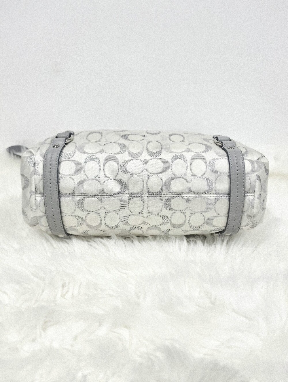 Coach F18378 Signature Gray and Silver Jacquard Shoulder Purse - Picture 6 of 13